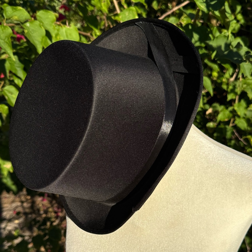 Vintage satin top hat with black ribbon band.Measurements in listing photo - Picture 3 of 9